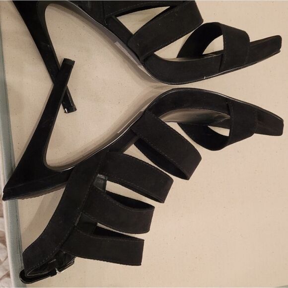 FOREVER 21 MULTI-STRAPS ZIPPER CLOSURE GLADIATOR SANDALS - Picture 10 of 16